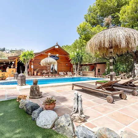 Luxurious Private Pool Hottub & Fireplace Holiday home