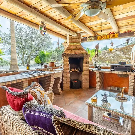 Luxurious Private Pool Hottub & Fireplace Holiday home Malaga